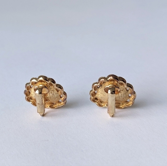 Swarovski S.A.L. Trillion Red Crystal Gold Rope Wrapped Clip-on Stud Earrings - Picture 4 of 8